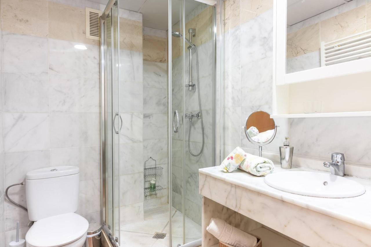 Sea & Wave Adela Boutique Apartment Málaga Exteriör bild
